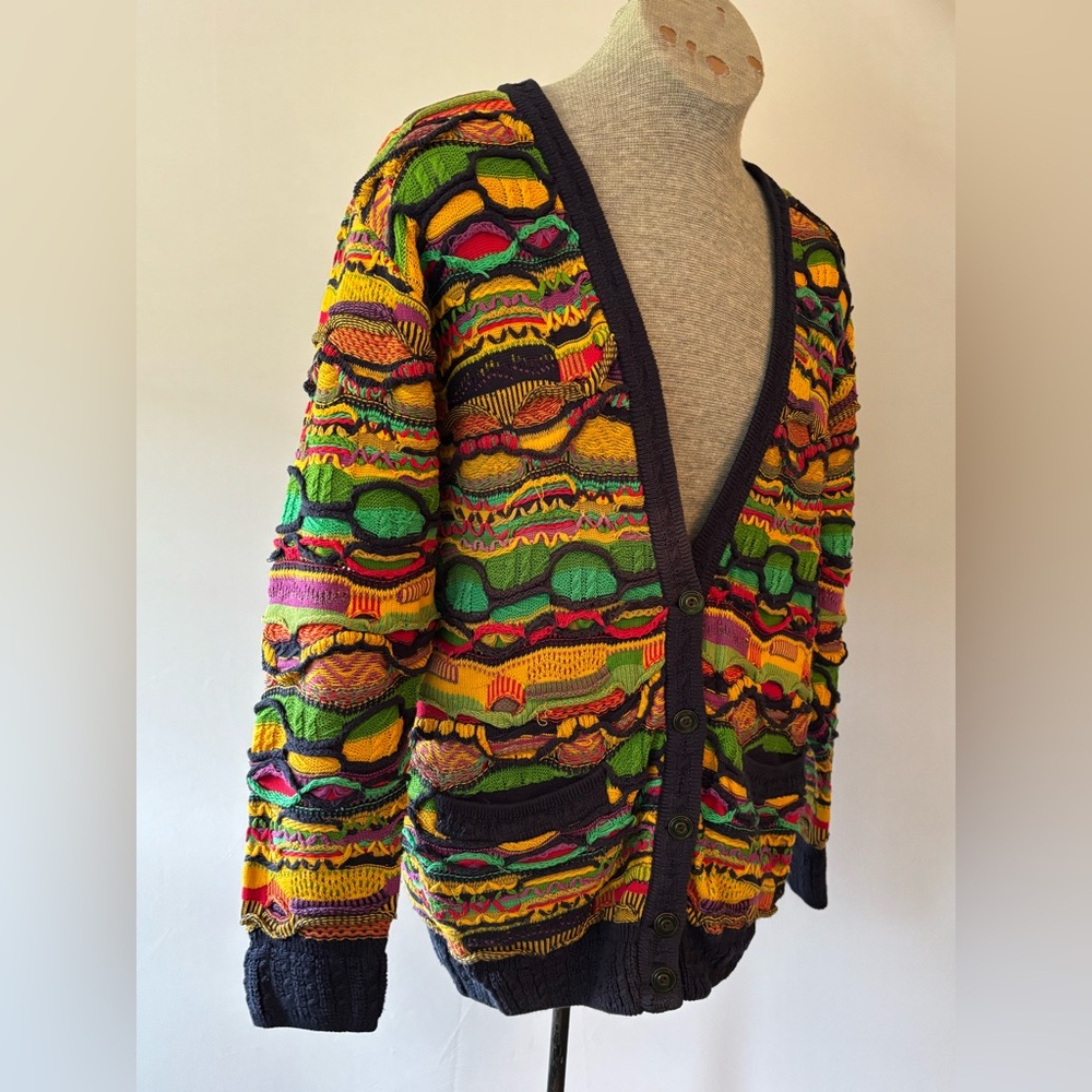 Vintage COOGI Multicolor 3D Knit Men's Cardigan. Men’s L-XL. Beautiful!